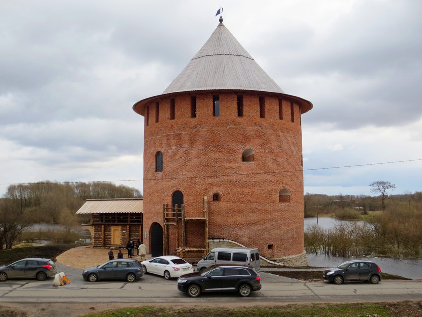 Великий Новгород, Белая (Алексеевская) башня